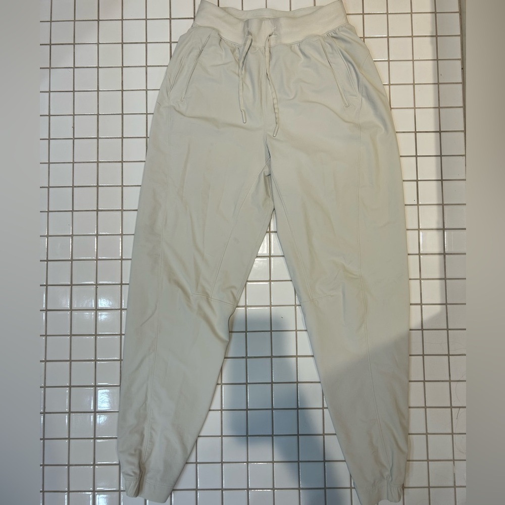 Lululemon Women’s Lightweight Jogger (Cloud Gray, Size 4)